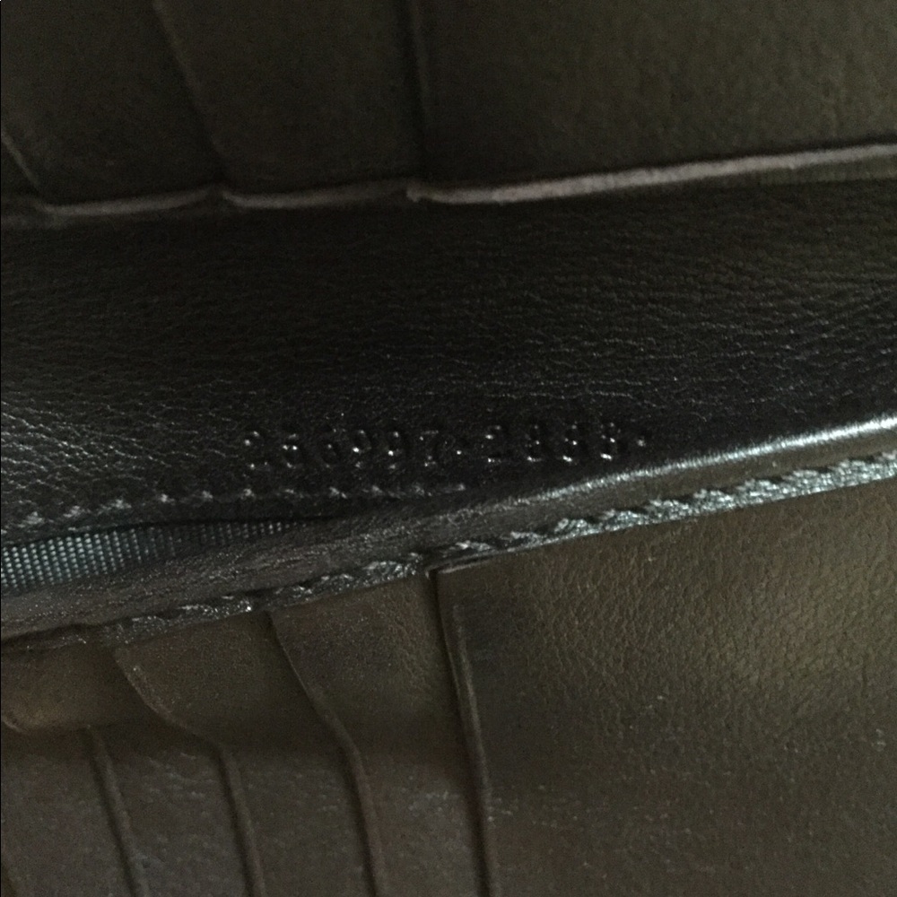 ❌ SOLD ❌ Gucci Bi Fold Wallet - Picture 5 of 8